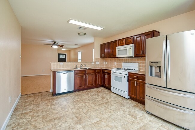 Building Photo - 2631 Skyview Trace Ct