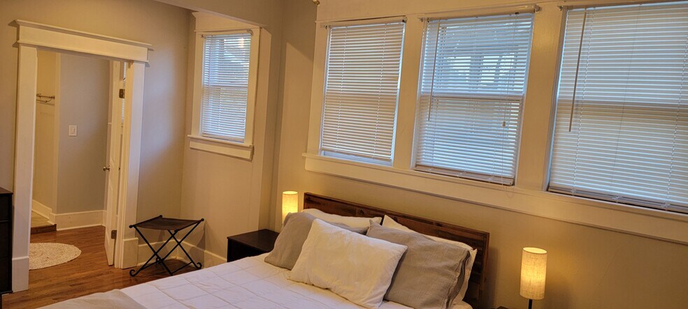 Master BR - 2121 12th Ave S