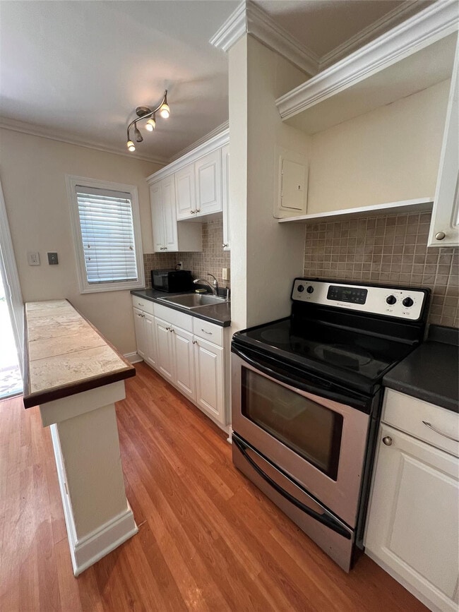 Building Photo - 1325 NE 5th Terrace