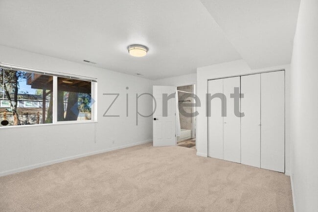 Building Photo - 10733 126th Pl NE