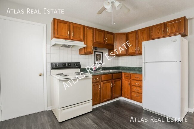 Building Photo - Coming Soon to Riverside- 2 bedroom fourplex!