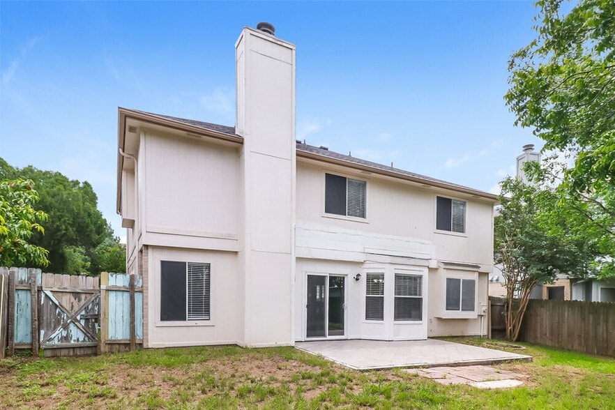 Building Photo - 17116 Valley Glen Rd