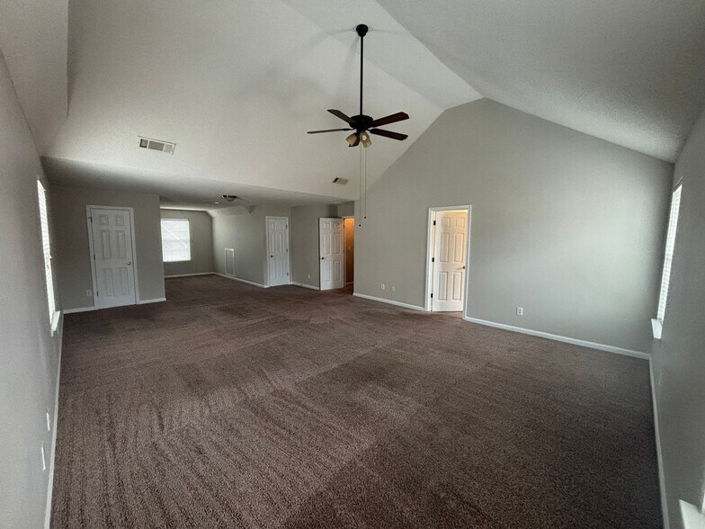 Building Photo - 1116 Setter Trce