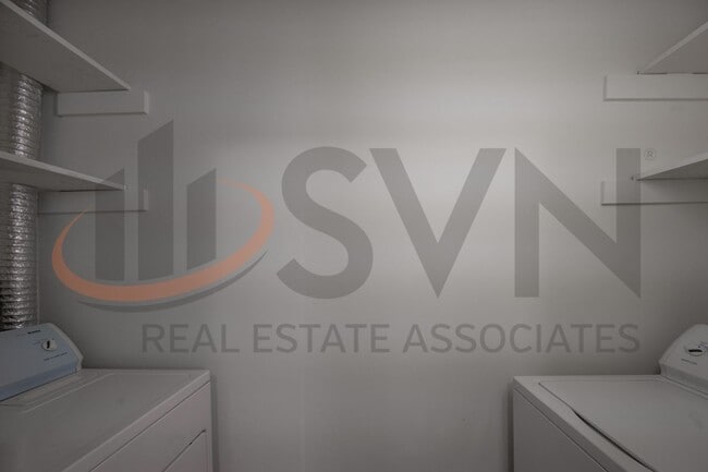 Building Photo - *OFFERING ONE MONTH FREE PROMOTION* 1 Bed / 1 Bath North Durham Townhome