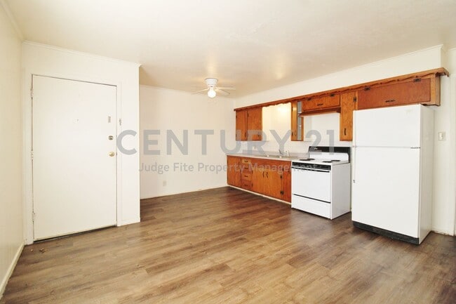 Building Photo - Cozy 1/1 Fourplex Unit On A Corner Lot In Weatherford For Rent!