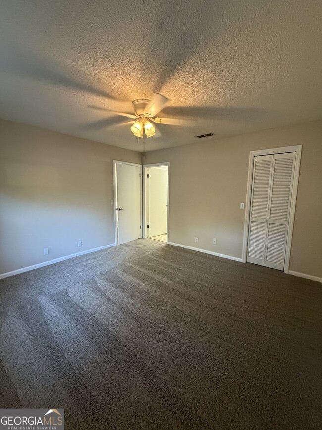 Building Photo - 107 Pineneedle Ct