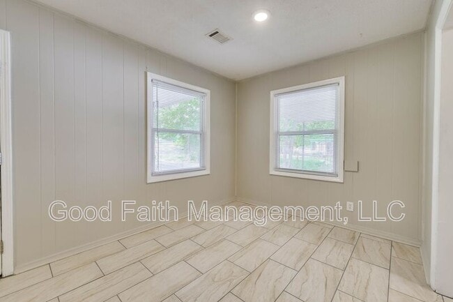 Building Photo - 1813 Alder Dr