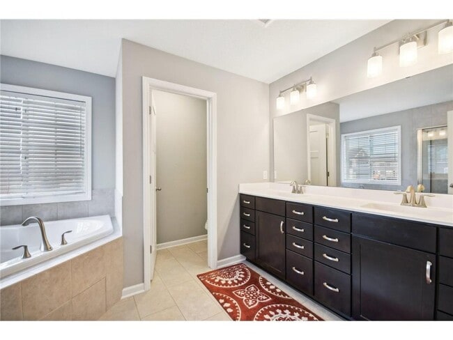 Building Photo - 15735 Fair Hill Way