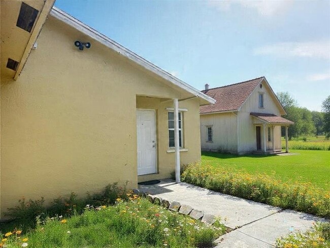 Building Photo - 1136 NW 5th Ct