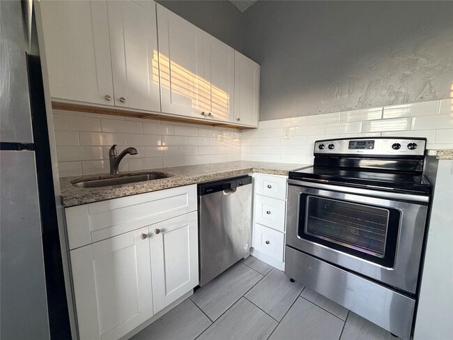 Building Photo - 1849 Dewey St