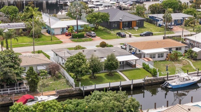 Building Photo - 1931 SW 22nd Ave