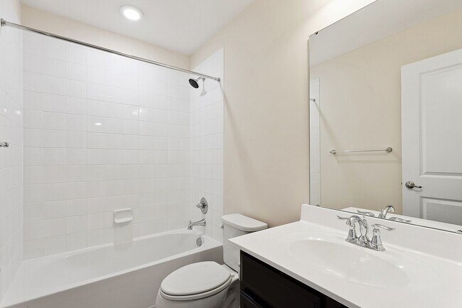 Building Photo - BEAUTIFULLY RENOVATED TOWNHOME IN MECHANICSVILLE