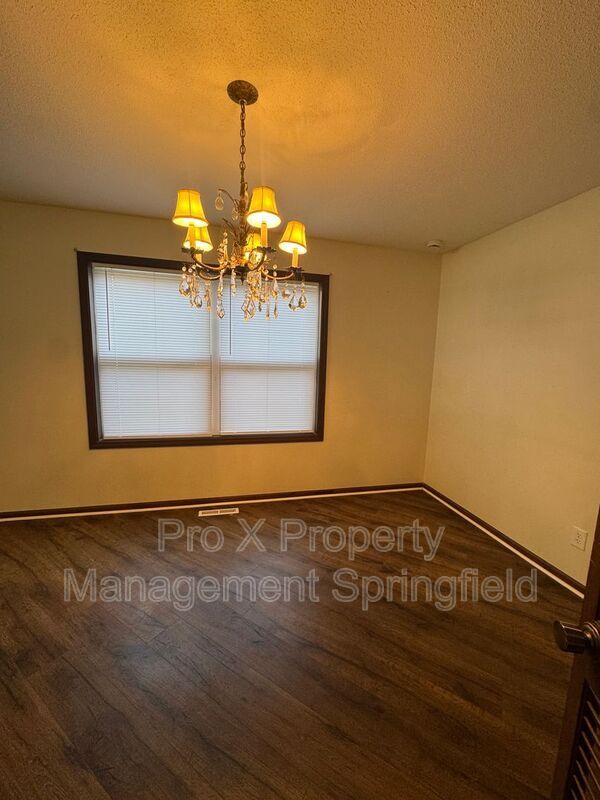 Building Photo - 3332 S Southlyn Pl