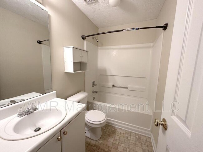 Building Photo - 410 Bubble Creek Ct