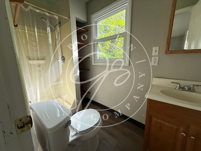 Building Photo - 3-Bedroom South Toledo Home with 2 Full Ba...