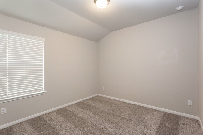 Building Photo - 6915 Lebec Dr