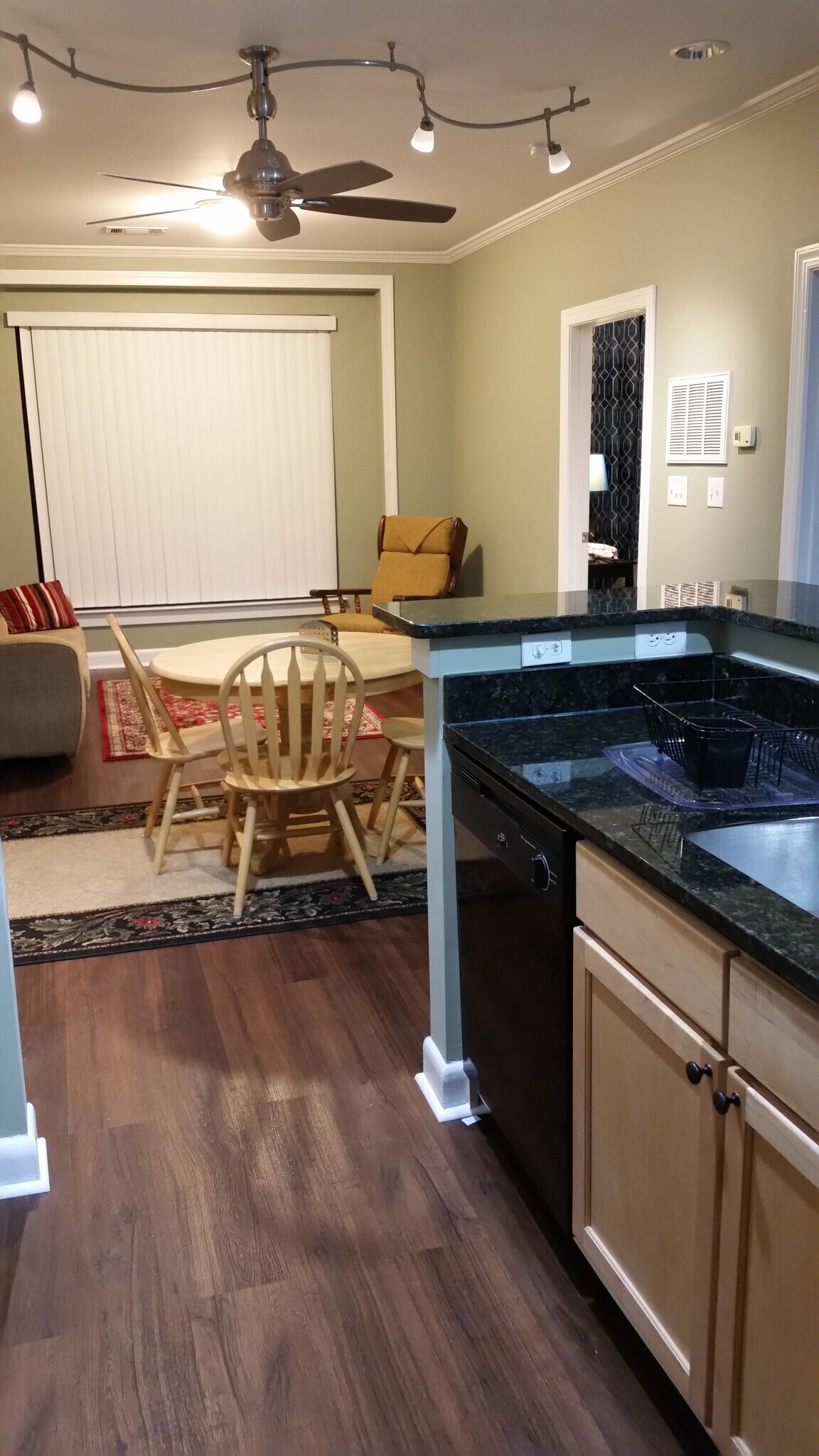 Building Photo - 411 W Washington St