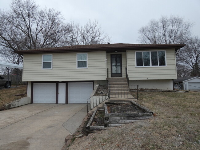 Primary Photo - Beautiful House Renovated in North Kansas ...