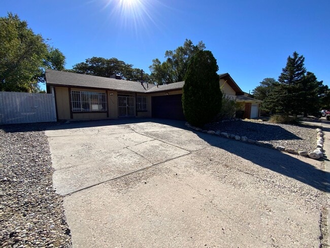 Building Photo - 4 Bedroom Single Story Home Near Juan Tabo Blvd SE & Central Ave SE by Four Hills!