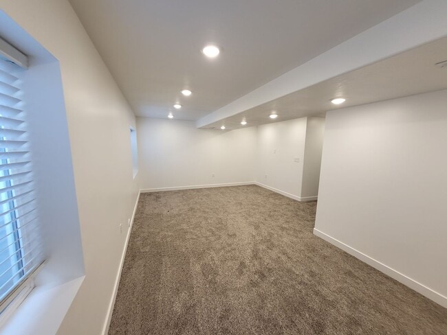 Building Photo - Single Family Home Eagle Mountain