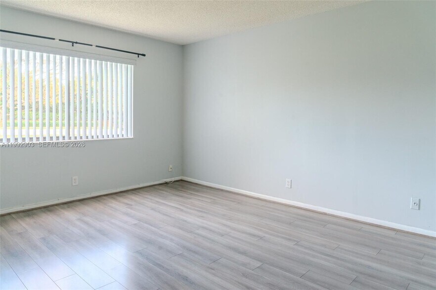 Building Photo - 16431 Blatt Blvd
