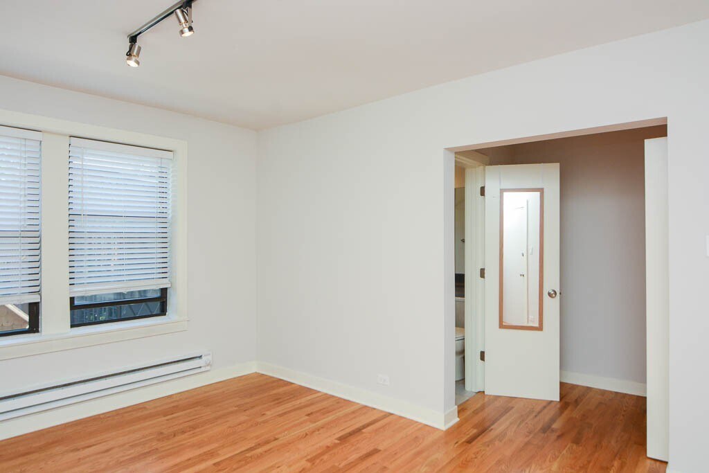 Building Photo - 2402 N Kedzie