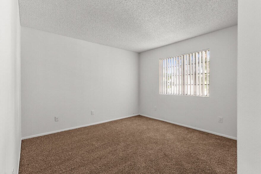 Building Photo - 1075 Loma Ave