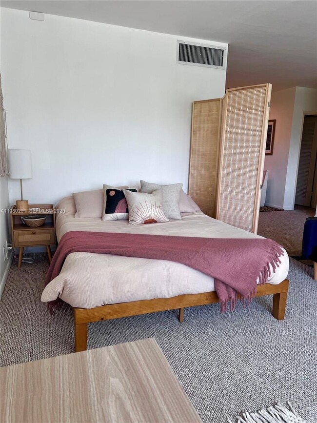 Building Photo - 1000 West Ave