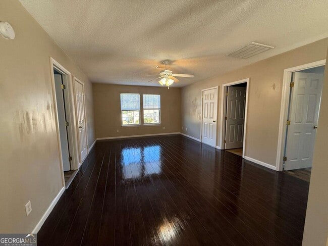 Building Photo - 107 Cypress Bend