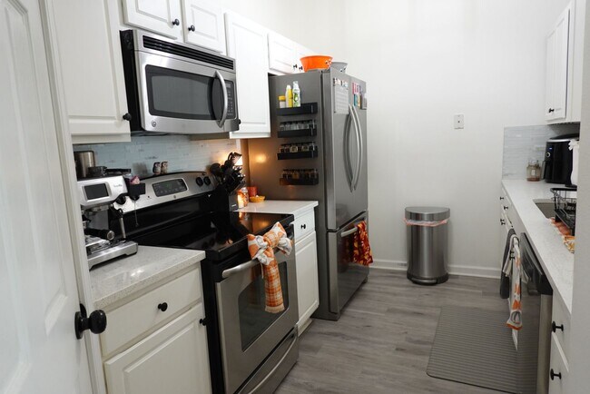 Building Photo - Stone Bridge