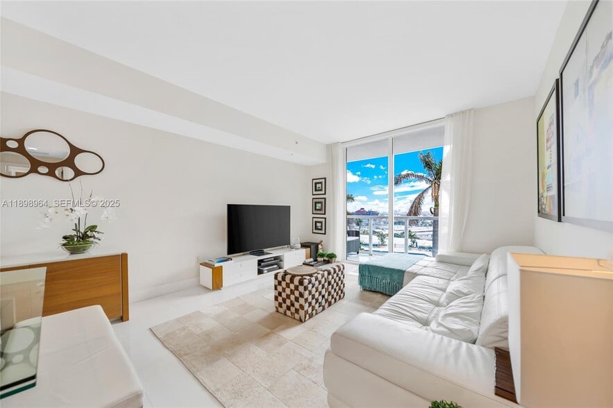 Building Photo - 253 NE 2nd St