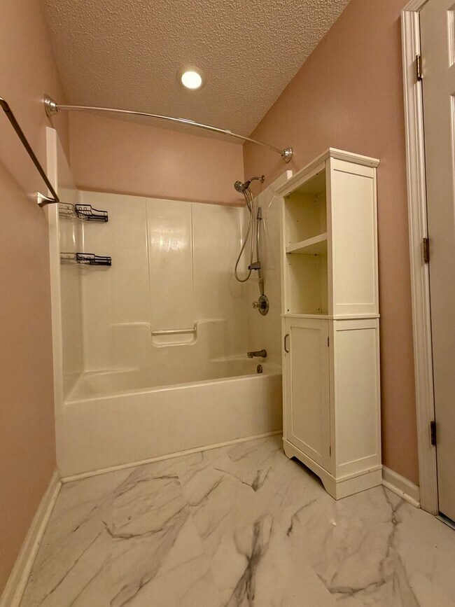 Building Photo - 253 Riverrun Dr
