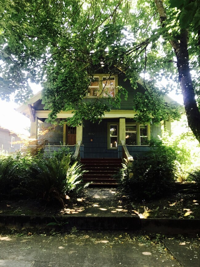 Building Photo - 2 Weeks Free! Classic Portland Charm with Sunroom and Deck in the Heart of SE, Garbage and Gas In...