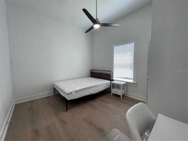 Building Photo - 1106 W La Salle St