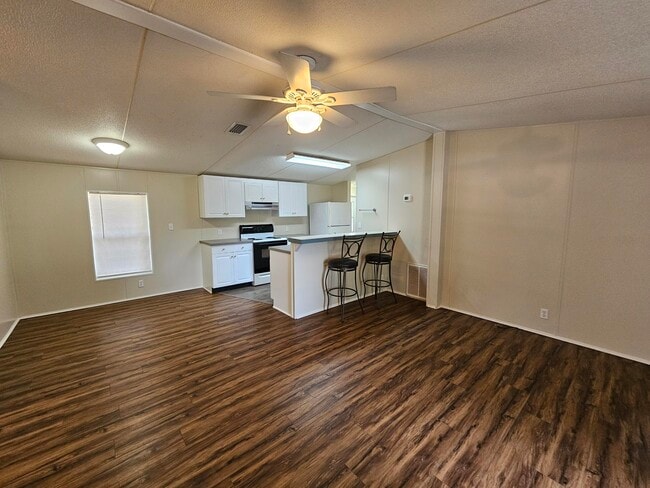 Building Photo - 2494 Salamanca St