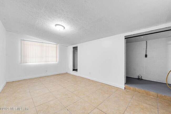 Building Photo - 9155 Sibbald Rd