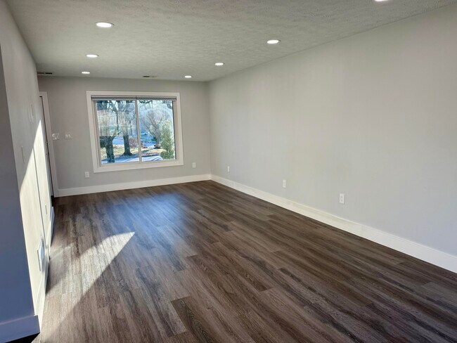 Building Photo - 2613 Ashbrooke Dr