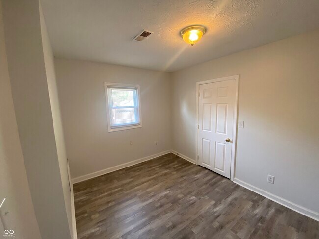 Building Photo - 410 N 20th Ave