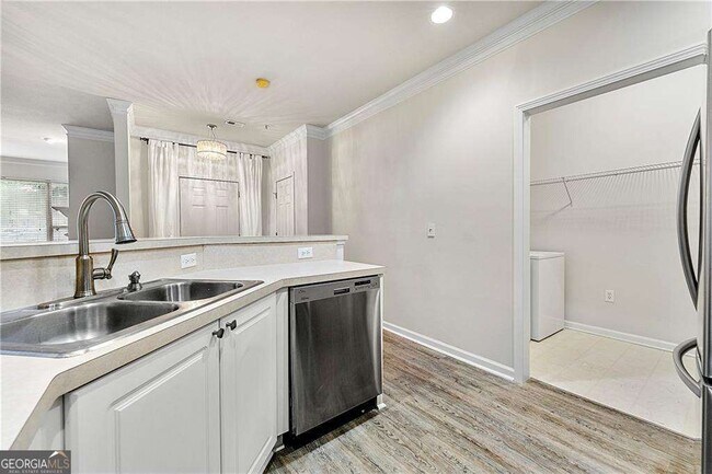 Building Photo - 2400 Cumberland Pkwy SE