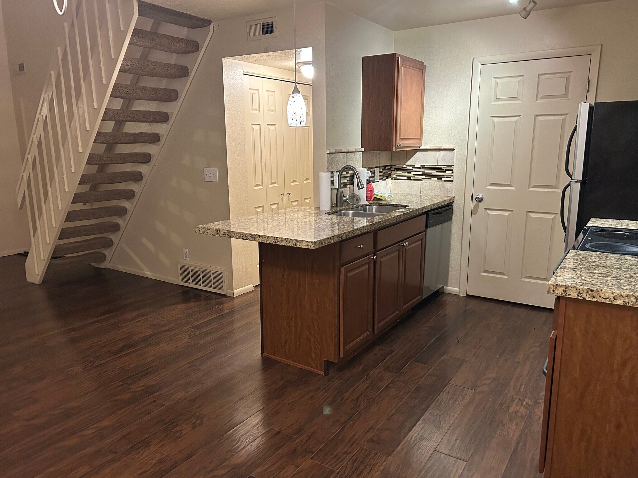 Updated Kitchen with Granite Counters - 1221 E Waterside Cv