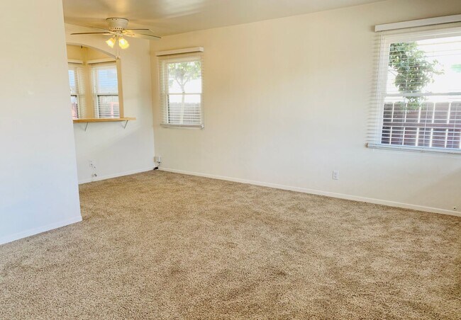 Building Photo - 2BD/1BA PACIFIC BEACH HOUSE LESS THAN 5 BL...