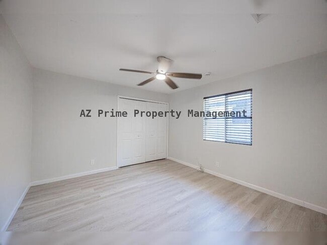 Building Photo - 1332 E Whitton Ave