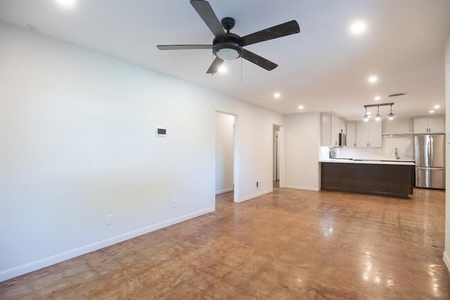 Building Photo - 1301 Clearfield Dr