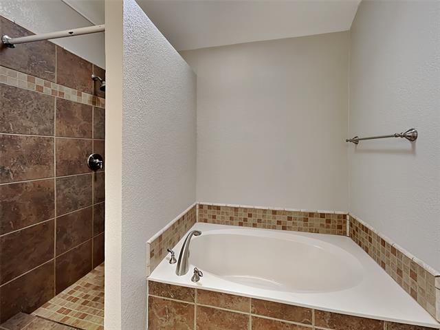 Building Photo - 2209 Chapman Dr