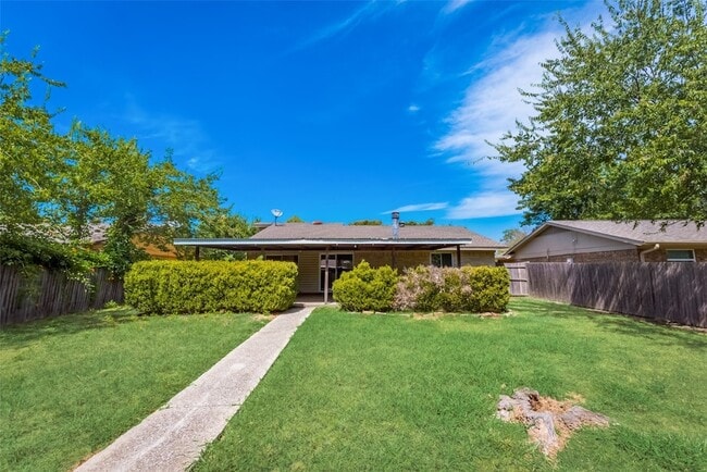 Building Photo - 5605 Valley Mills Dr