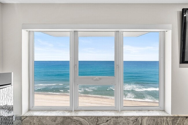 Building Photo - 2066 N Ocean Blvd