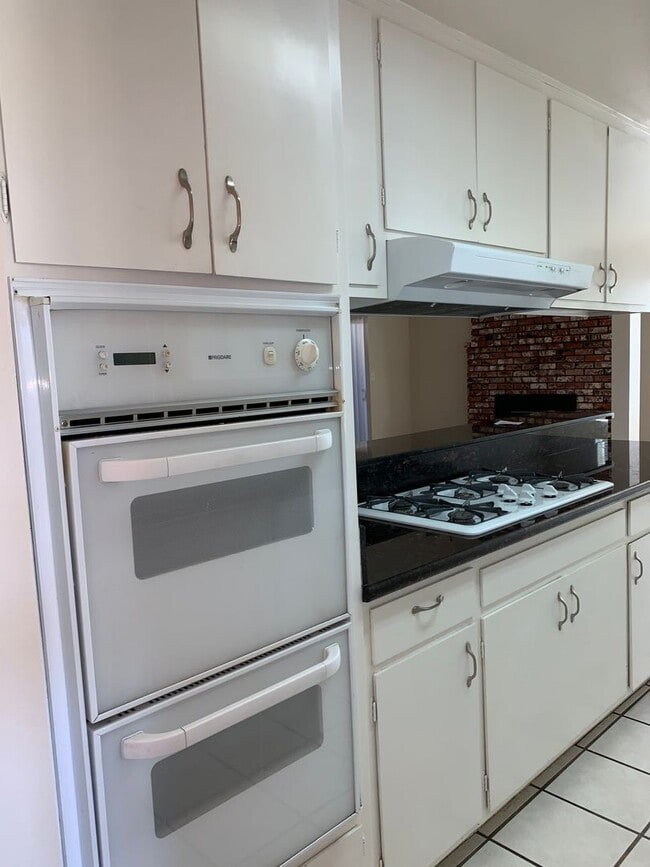 Building Photo - 1521 Clevenger Dr