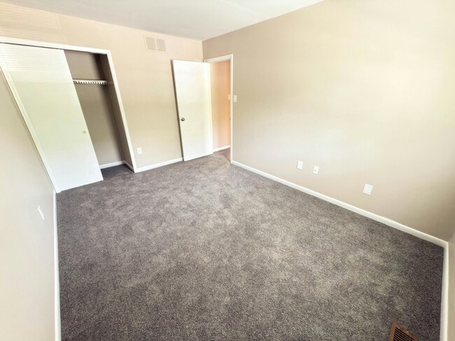 Building Photo - 9242 Woodcreek Ct