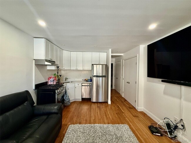 Building Photo - 765 Shore Rd