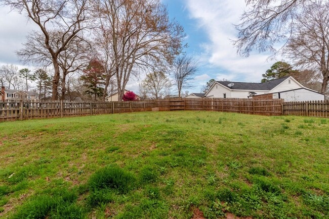 Building Photo - 3 Bed/2.5 Bath House for Rent in Martinez w/ Garage & Fenced Back Yard